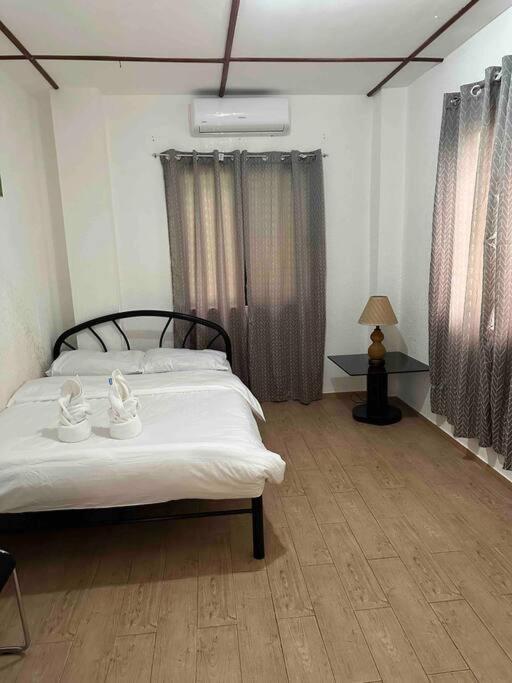 Alona Park Residence - 3 Bedroom Apartment- Alex And Jesa Unit 邦劳 外观 照片